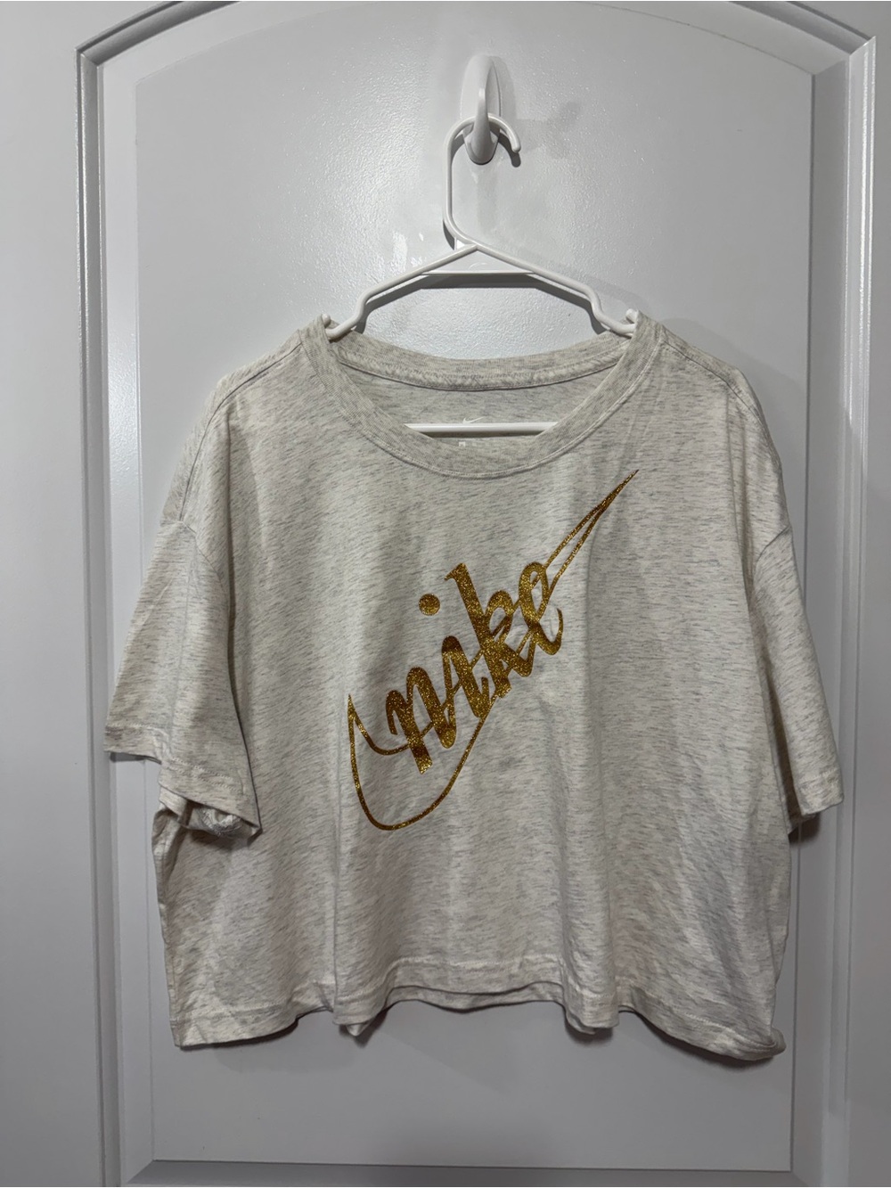 Nike NWT Ivory Heather Cropped Loose Fit Crewneck Tee with Gold Logo Size XL